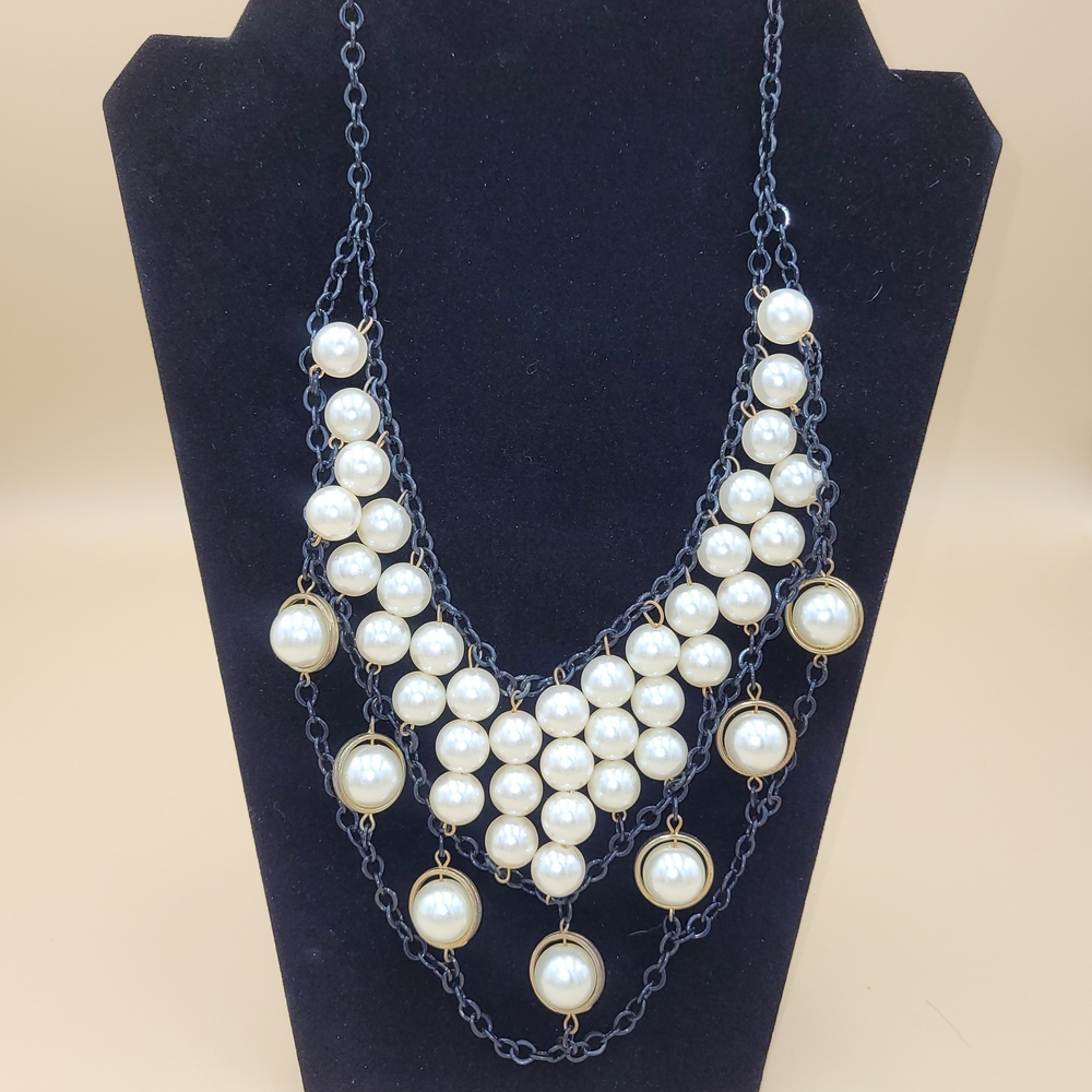 Elegant Pearl Necklace with Black Chain‎